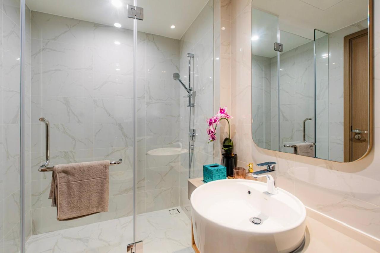 Zenity Luxury Apartment In District 1 Since 2024 胡志明市 外观 照片